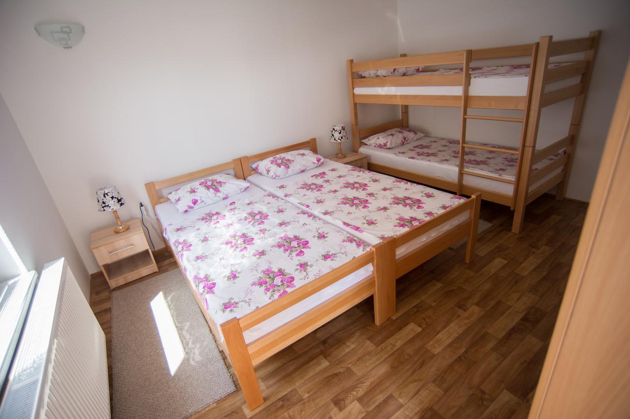 Hostel Larisa Banja Luka Zewnętrze zdjęcie
