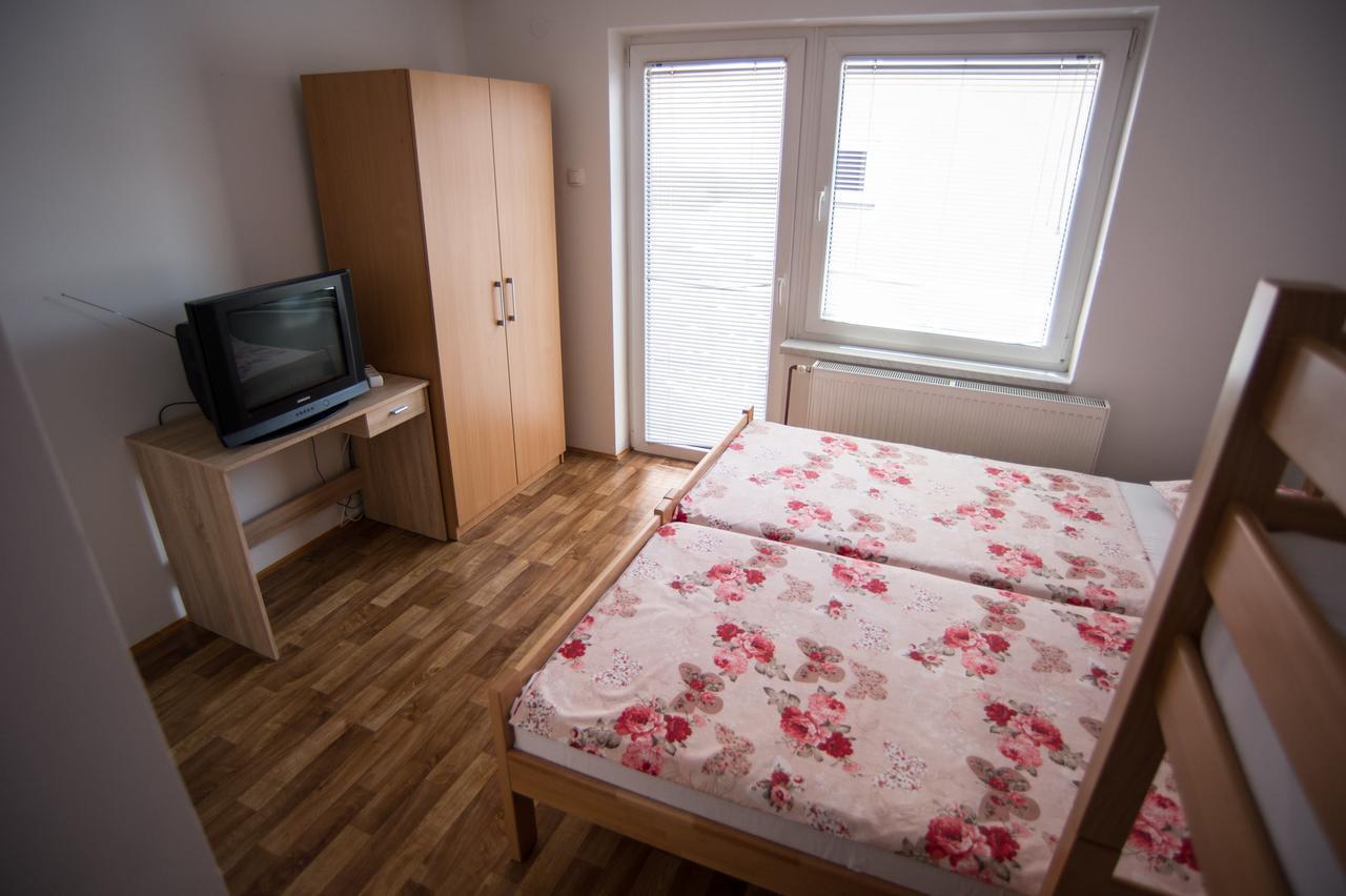 Hostel Larisa Banja Luka Zewnętrze zdjęcie