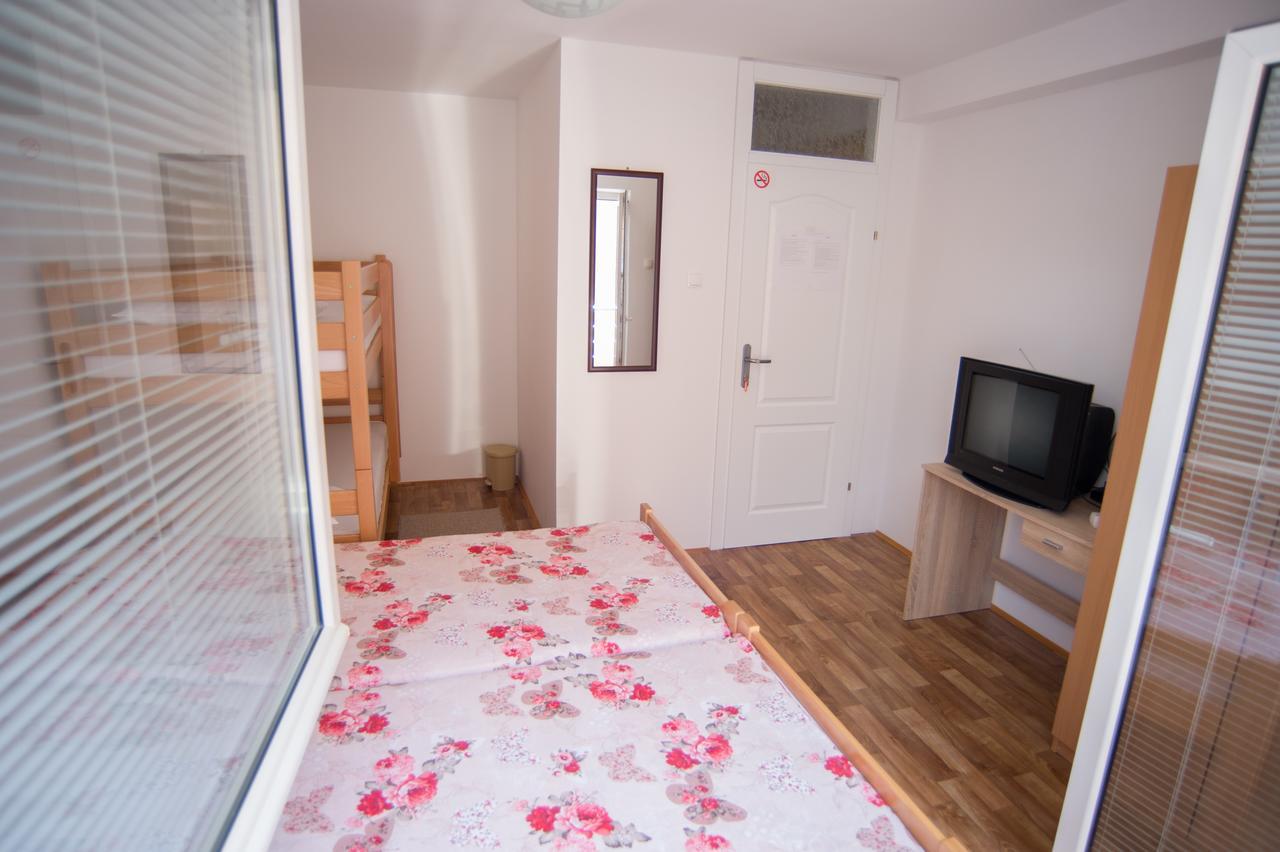 Hostel Larisa Banja Luka Zewnętrze zdjęcie
