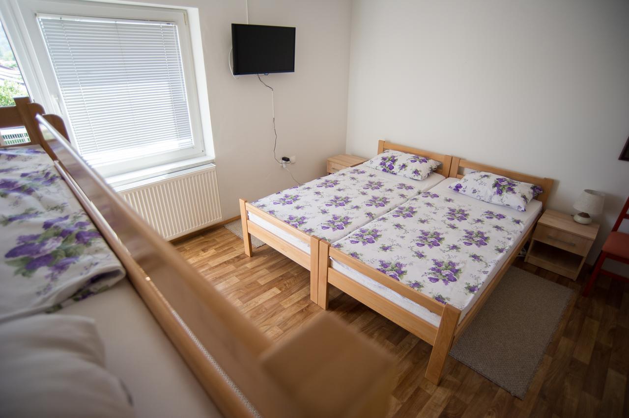 Hostel Larisa Banja Luka Zewnętrze zdjęcie
