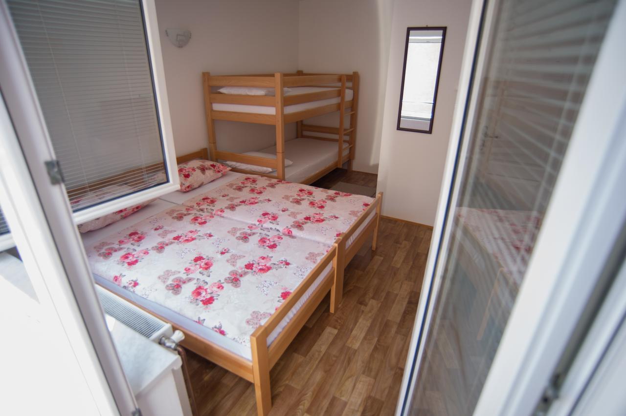Hostel Larisa Banja Luka Zewnętrze zdjęcie