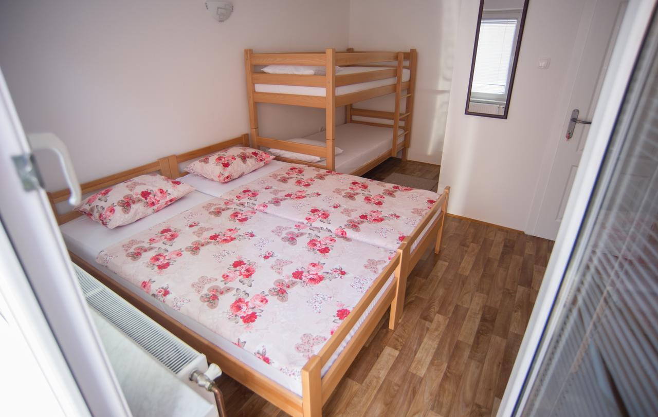 Hostel Larisa Banja Luka Zewnętrze zdjęcie